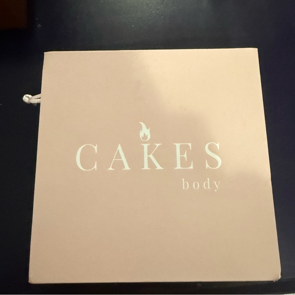 Cakes body PLUS Honey NWOT